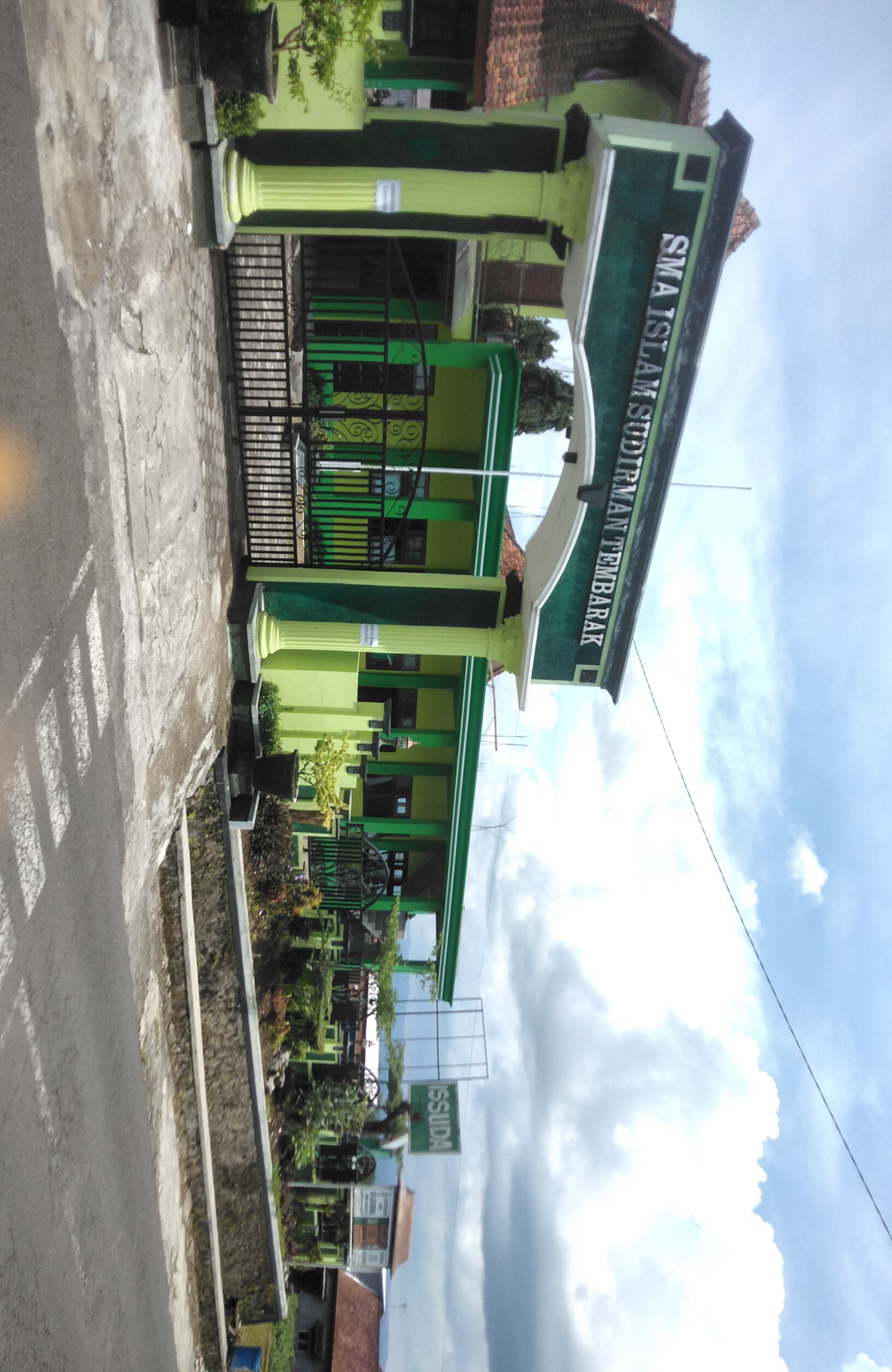 Gedung SMA Islam Sudirman Tembarak